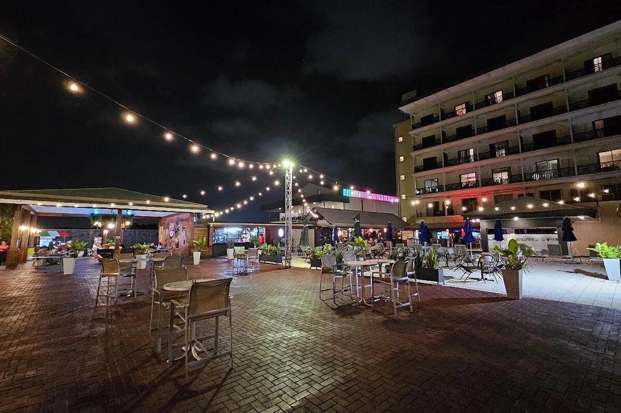 Courtyard by Marriott Paramaribo — rooms and atmosphere