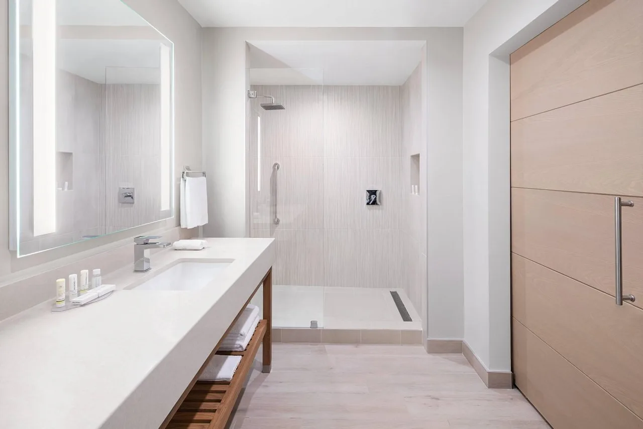 Courtyard by Marriott Port of Spain — ภาพห้องพักและบรรยากาศ
