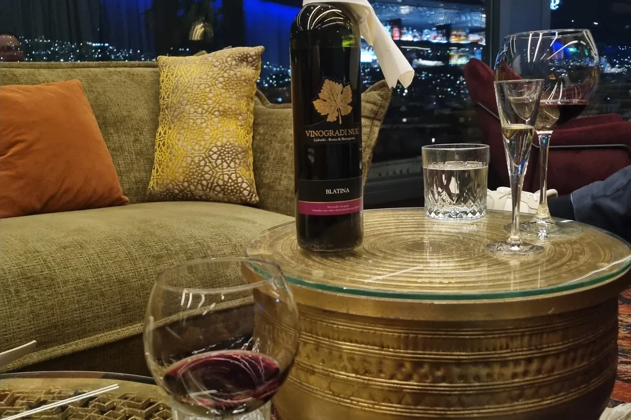Courtyard by Marriott Sarajevo — ภาพห้องพักและบรรยากาศ