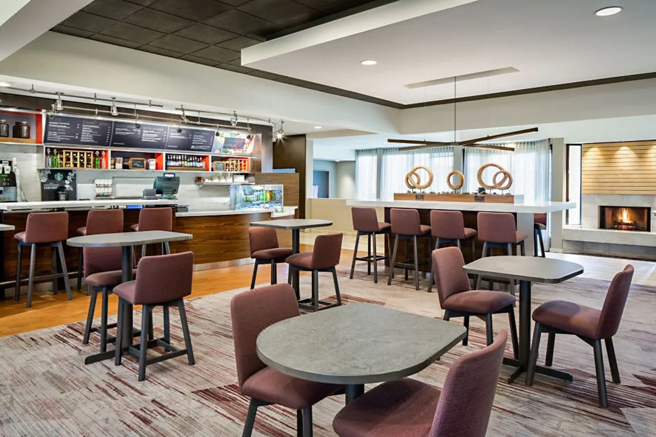 Courtyard by Marriott Dallas Arlington/Entertainment District — ภาพห้องพักและบรรยากาศ