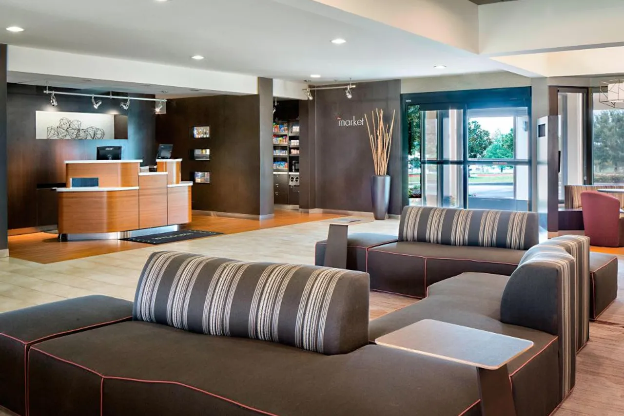 Courtyard by Marriott Dallas Arlington/Entertainment District — ภาพห้องพักและบรรยากาศ