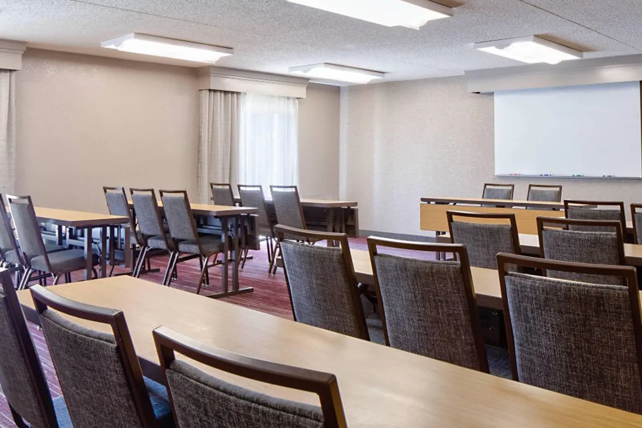Courtyard by Marriott Dallas Arlington/Entertainment District — ภาพห้องพักและบรรยากาศ