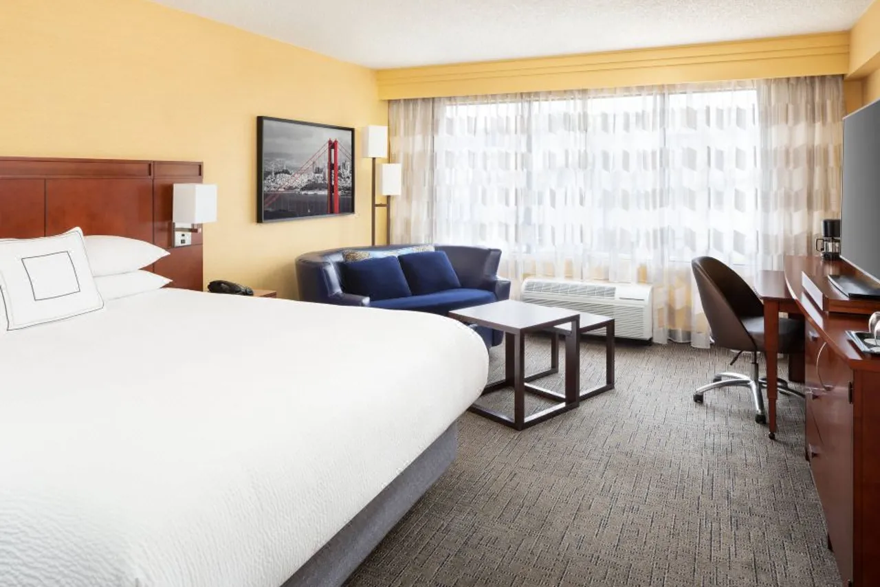 Courtyard by Marriott San Francisco Fisherman's Wharf — ภาพห้องพักและบรรยากาศ