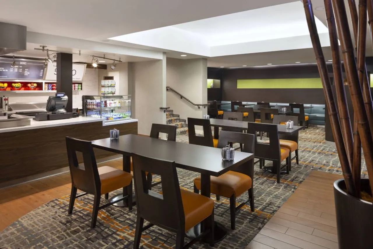Courtyard by Marriott San Francisco Fisherman's Wharf — ภาพห้องพักและบรรยากาศ