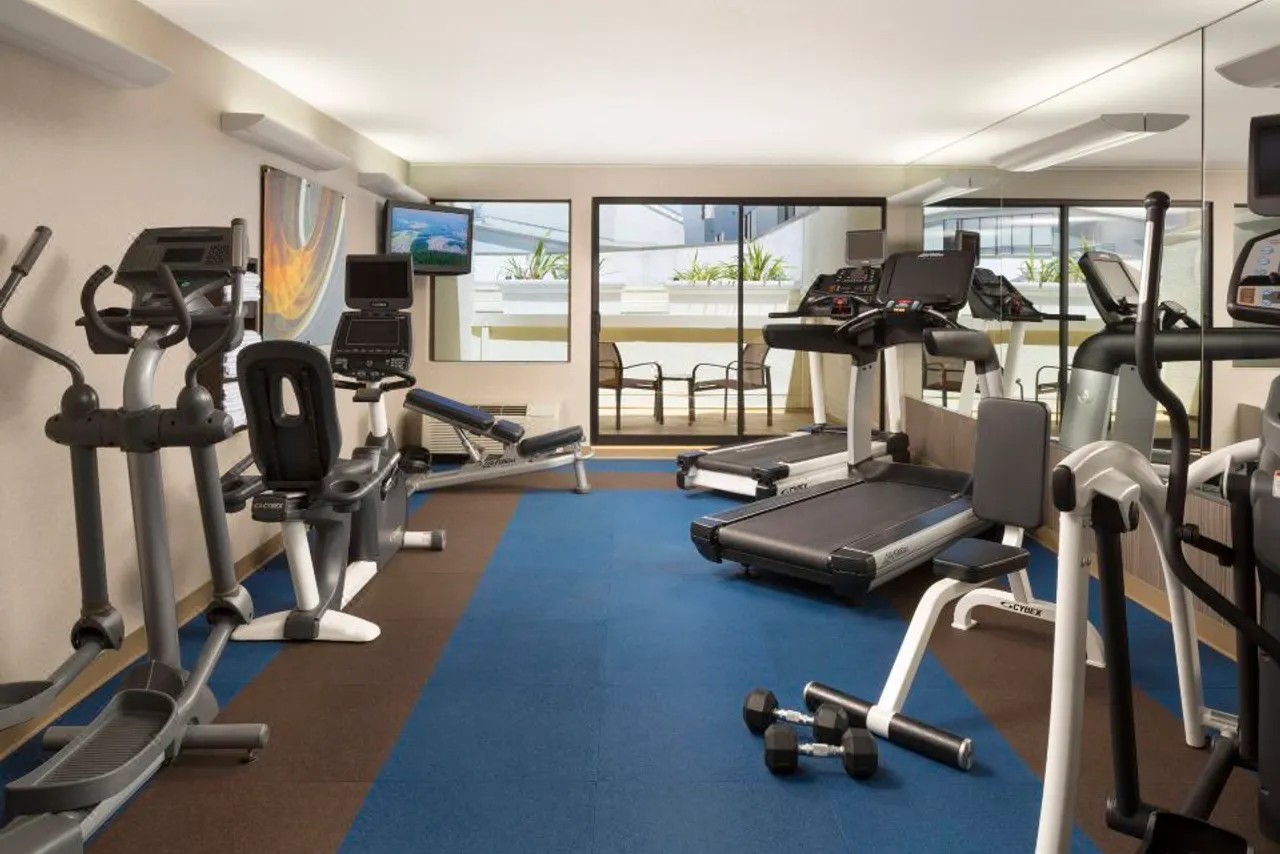 Courtyard by Marriott San Francisco Fisherman's Wharf — ภาพห้องพักและบรรยากาศ