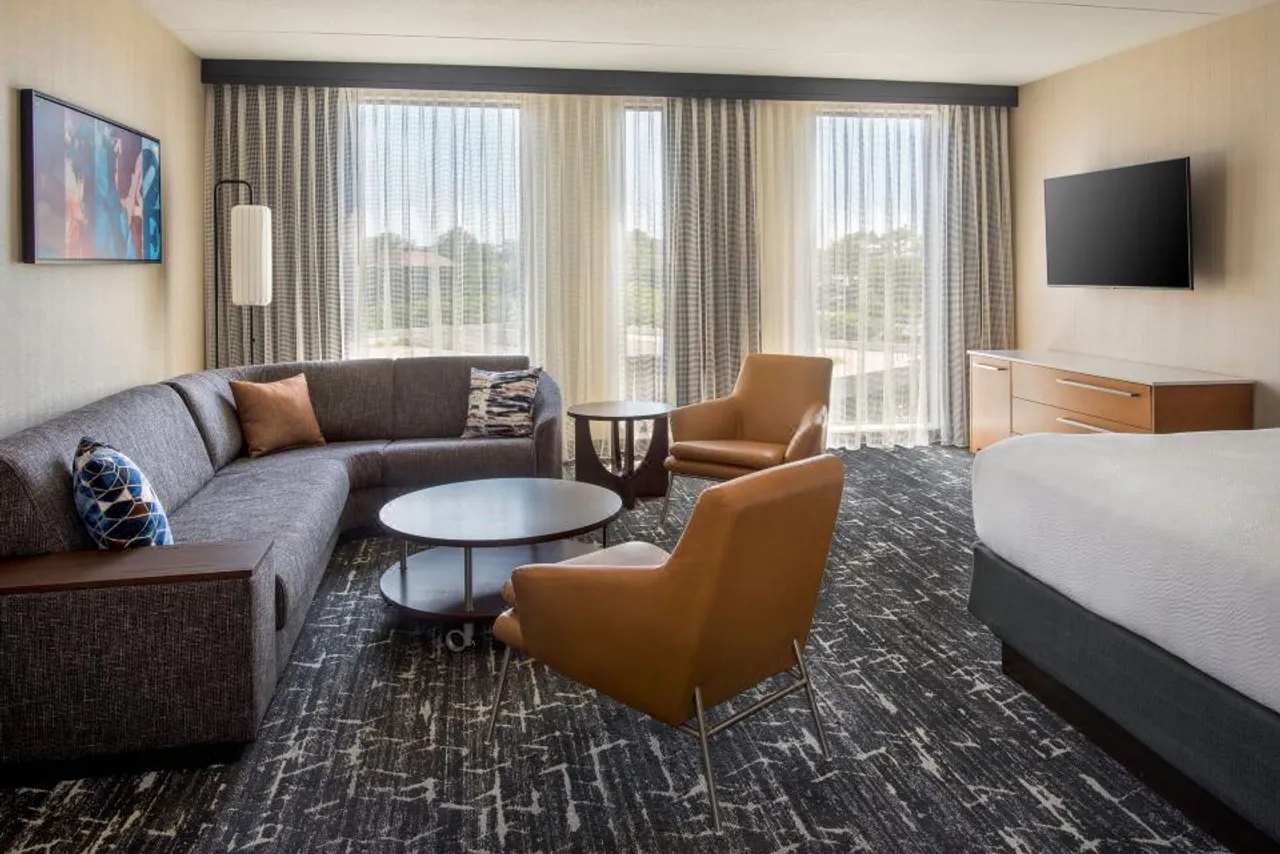 Courtyard by Marriott Philadelphia South at The Navy Yard — ภาพห้องพักและบรรยากาศ