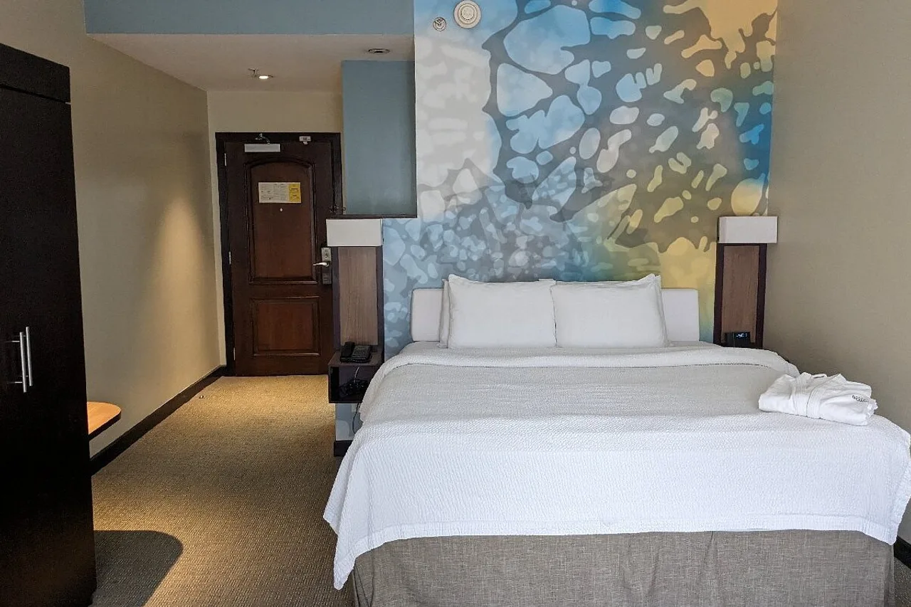 Courtyard by Marriott San Salvador — ภาพห้องพักและบรรยากาศ