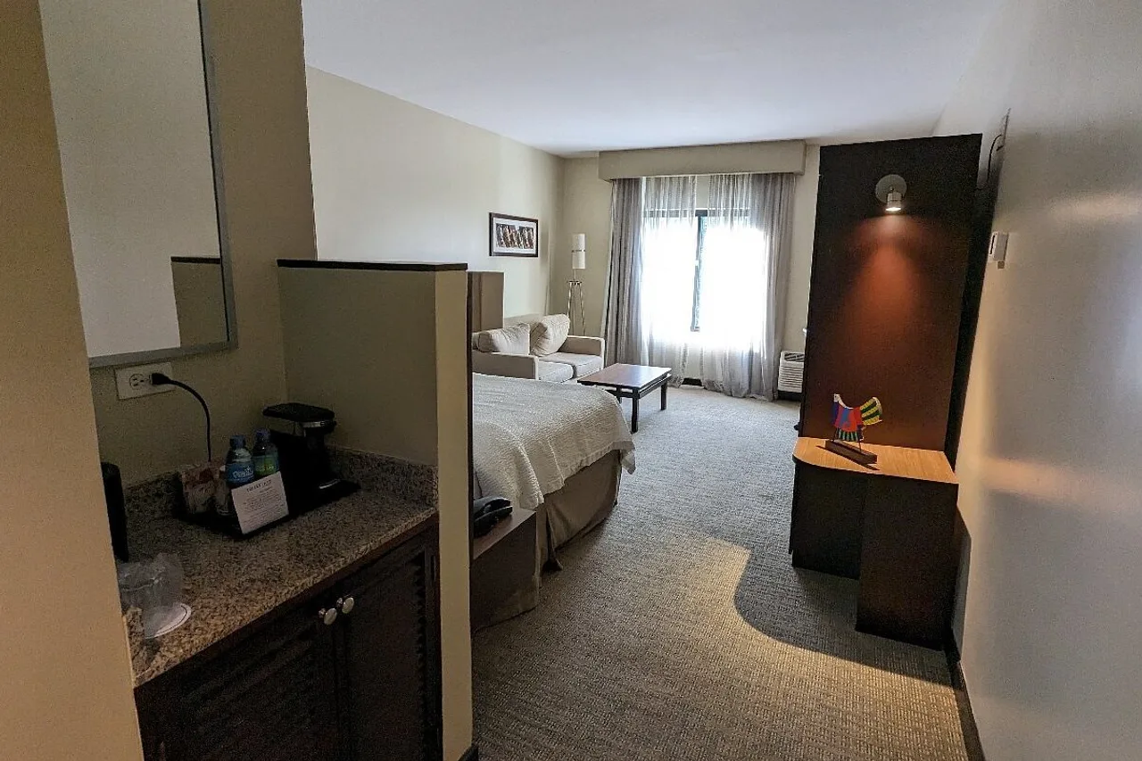 Courtyard by Marriott San Salvador — ภาพห้องพักและบรรยากาศ