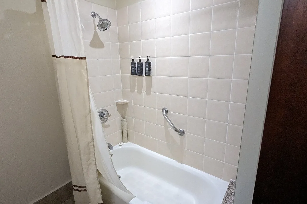 Courtyard by Marriott San Salvador — ภาพห้องพักและบรรยากาศ