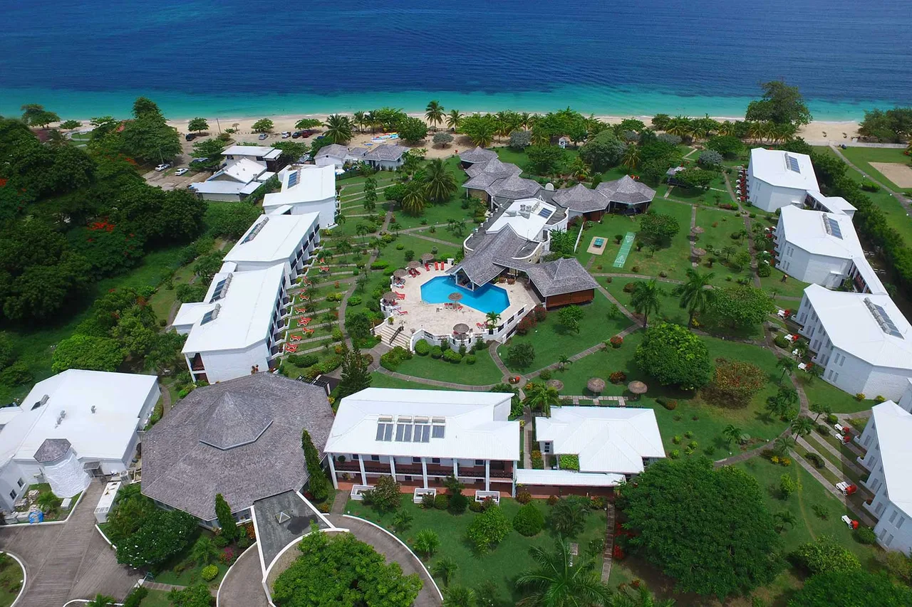 Coyaba Beach Resort — ภาพห้องพักและบรรยากาศ