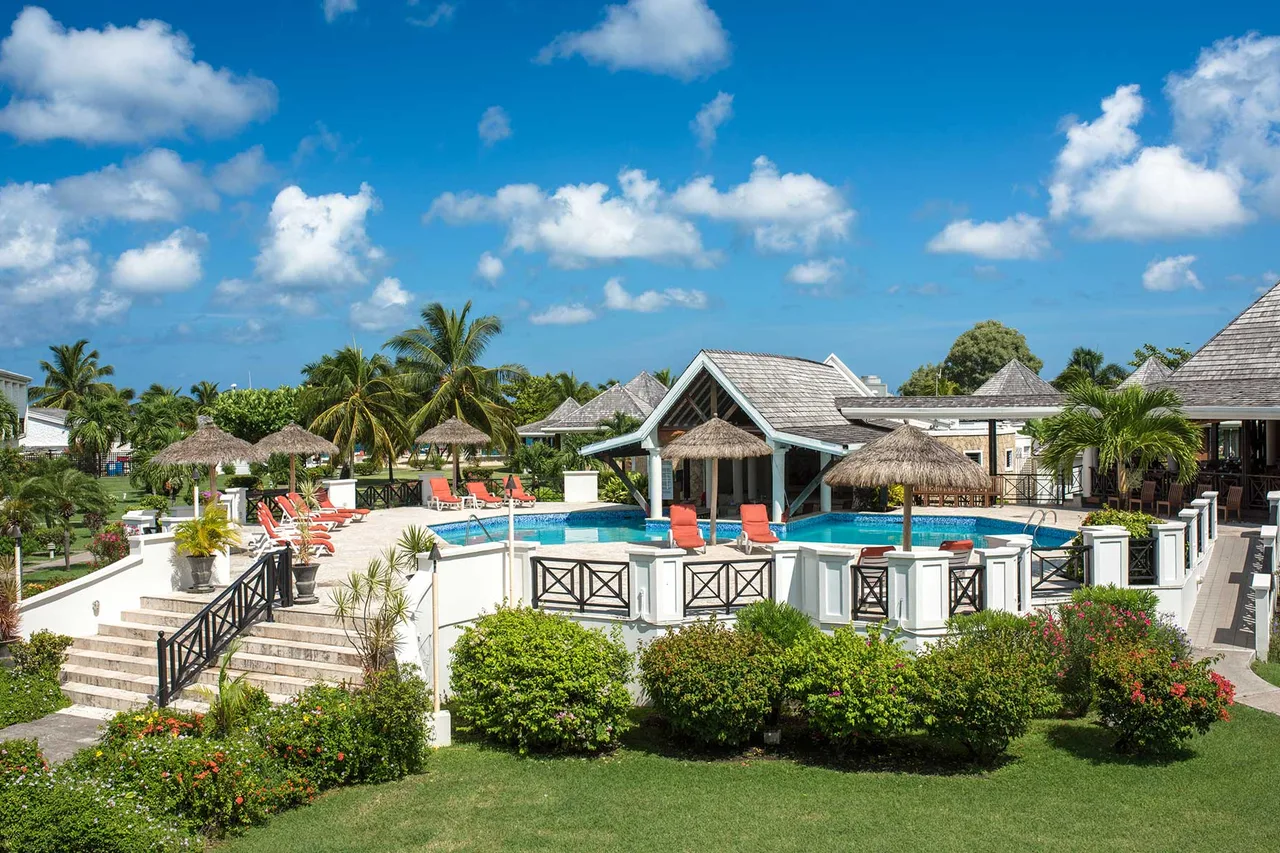 Coyaba Beach Resort — ภาพห้องพักและบรรยากาศ