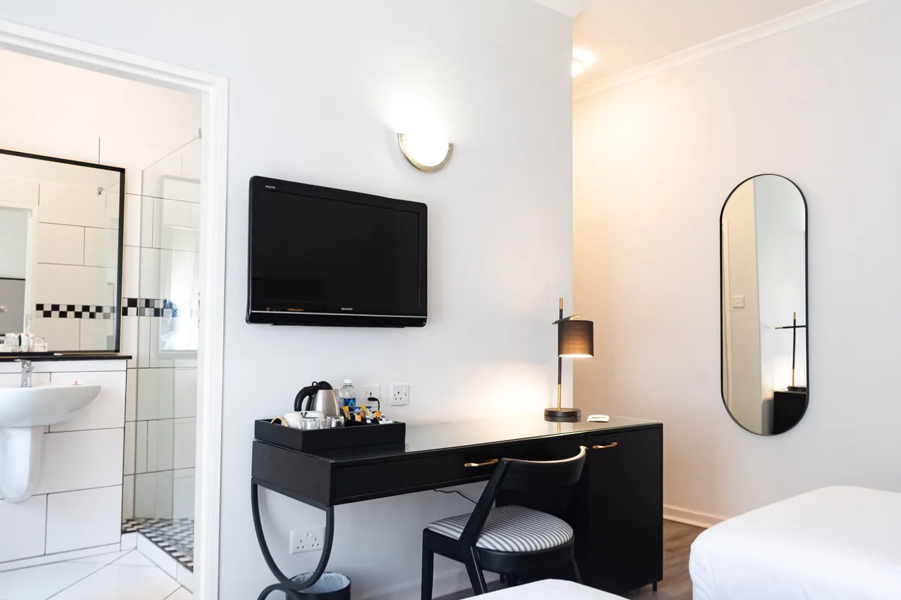 Cresta Churchill Hotel — ภาพห้องพักและบรรยากาศ