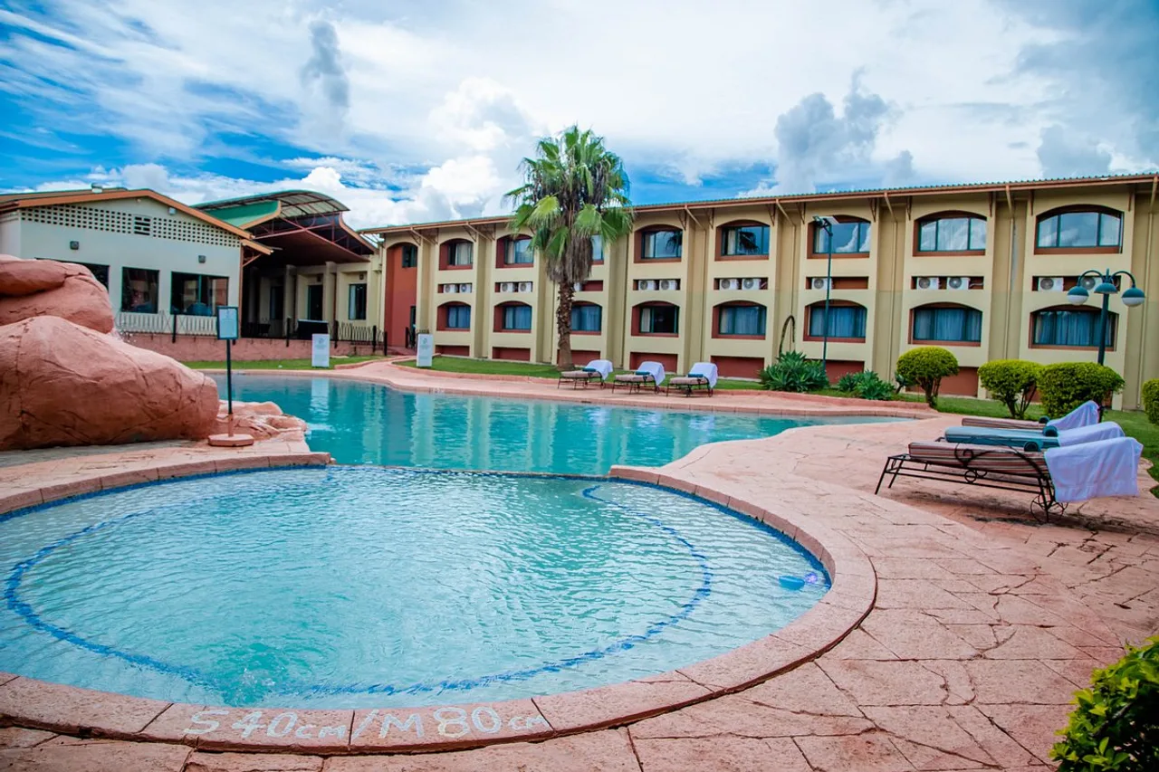 Cresta Golfview Hotel Lusaka — โรงแรมในลูซากา