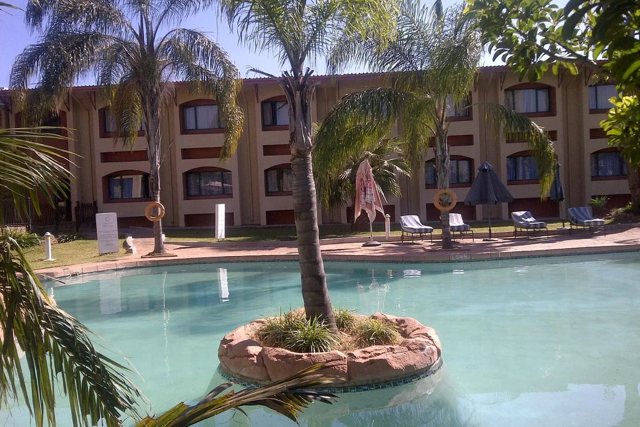 Cresta Golfview Hotel Lusaka — ภาพห้องพักและบรรยากาศ