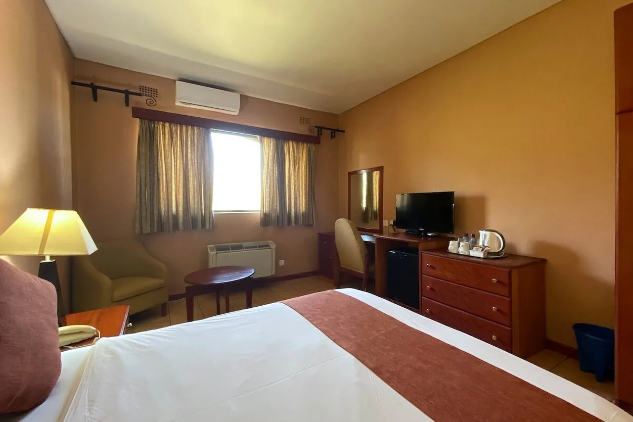 Cresta Golfview Hotel Lusaka — ภาพห้องพักและบรรยากาศ
