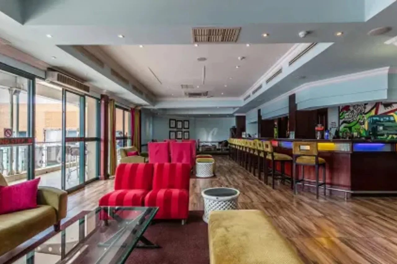 Cresta President Hotel — ภาพห้องพักและบรรยากาศ