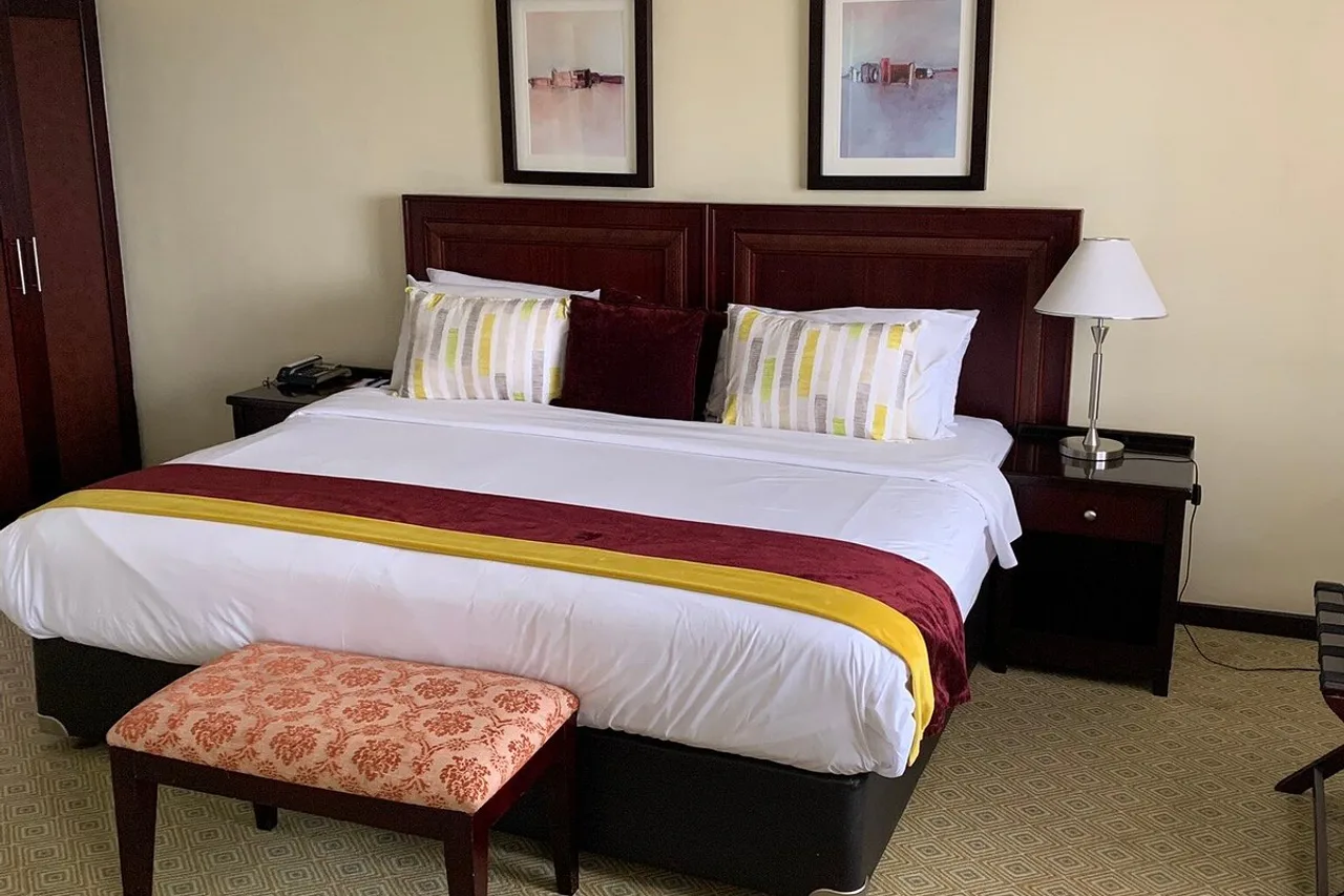 Cresta President Hotel — ภาพห้องพักและบรรยากาศ