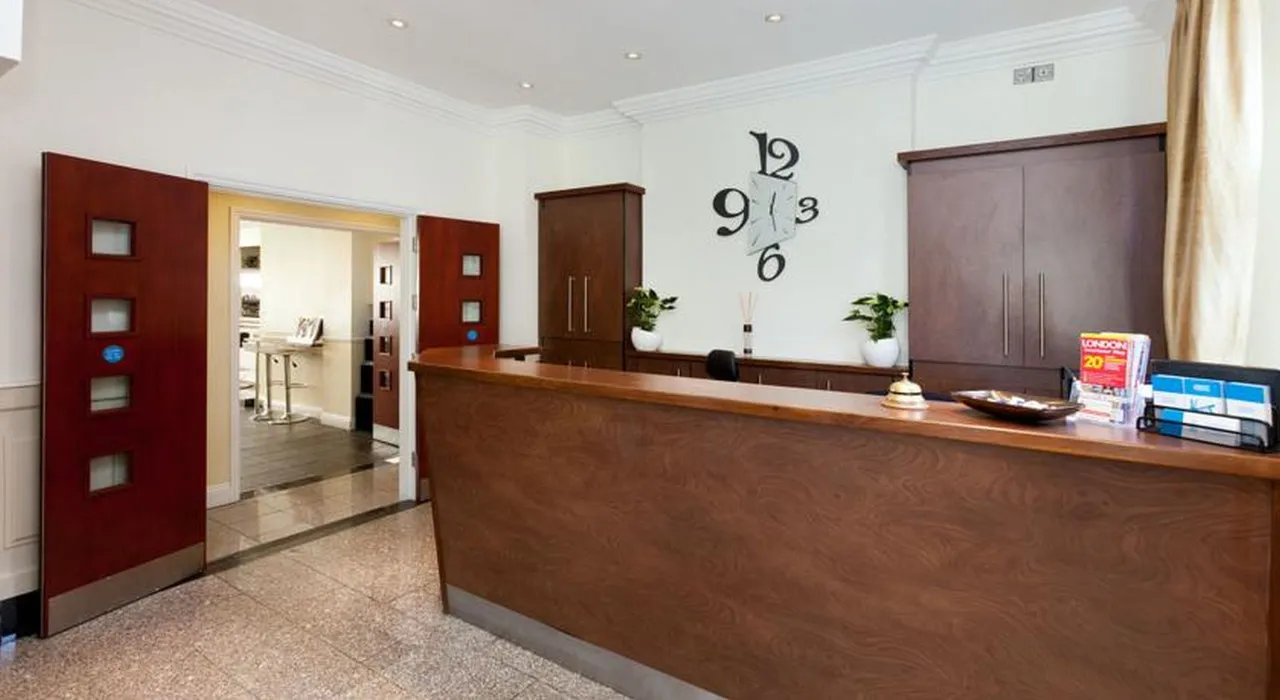 Crestfield Hotel London — rooms and atmosphere