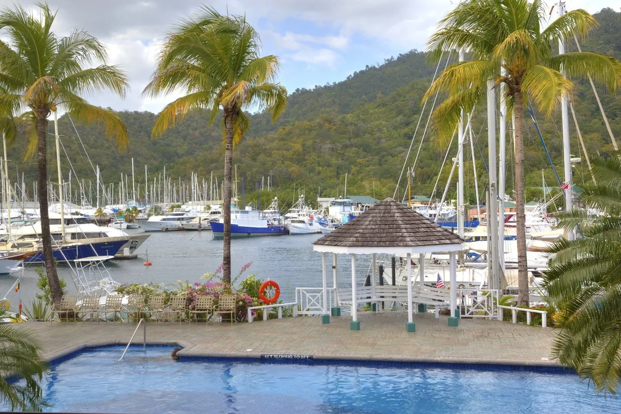Crews Inn Hotel &amp; Yachting Centre — โรงแรมในพอร์ตออฟสเปน