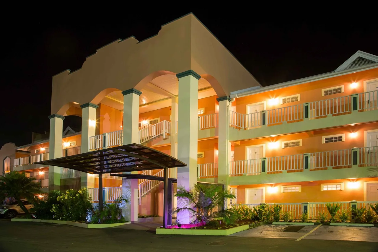Crews Inn Hotel &amp; Yachting Centre — ภาพห้องพักและบรรยากาศ