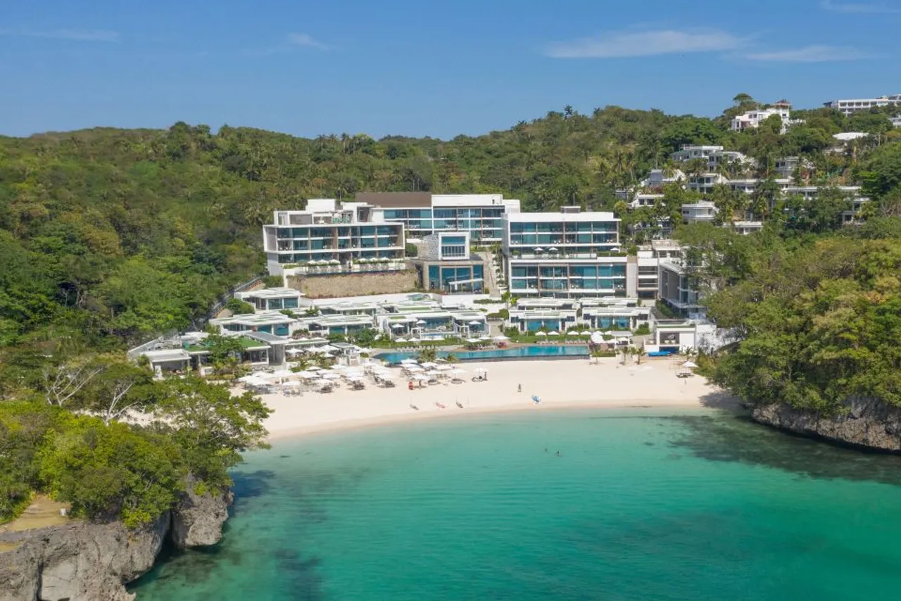 Crimson Resort and Spa Boracay — โรงแรมในโบราเคย์