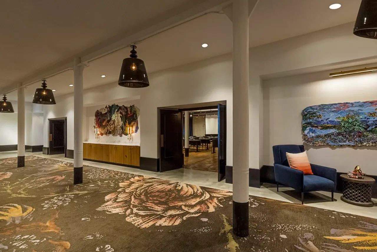 Crossroads Hotel — ภาพห้องพักและบรรยากาศ