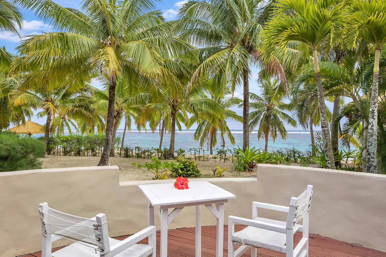 Crown Beach Resort &amp; Spa — rooms and atmosphere