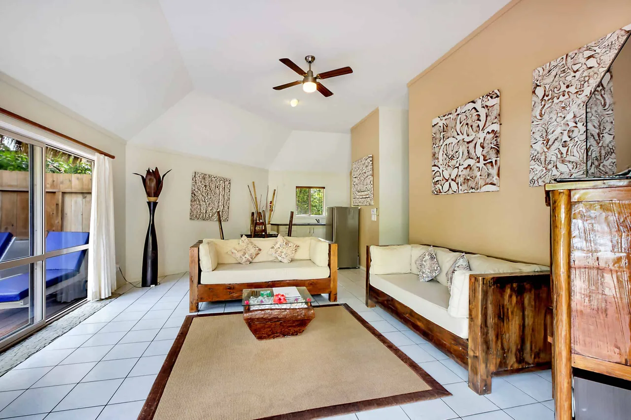 Crown Beach Resort &amp; Spa — rooms and atmosphere