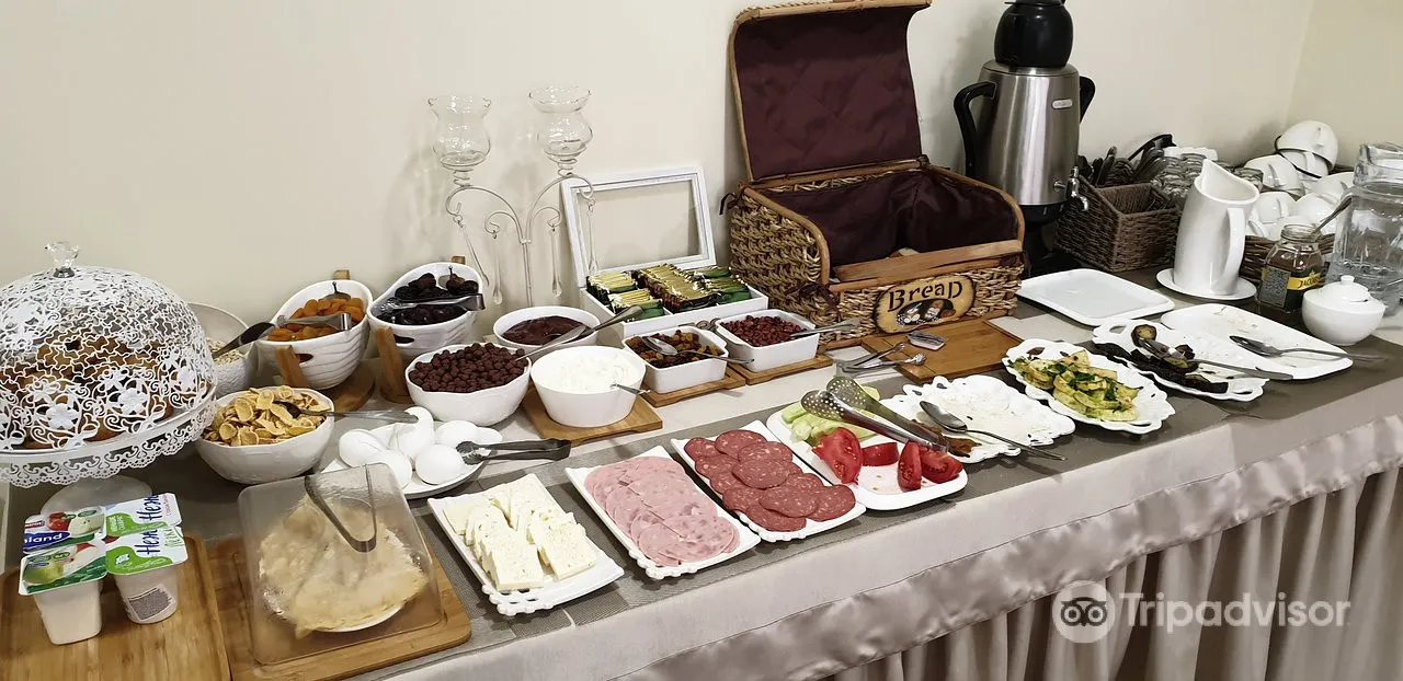 Crown Hotel Kutaisi — rooms and atmosphere
