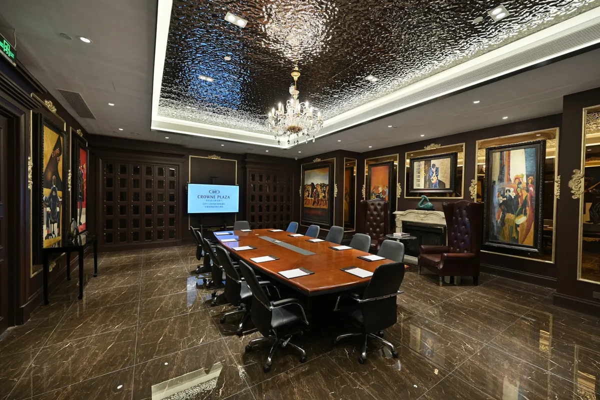 Crowne Plaza City Center Ningbo — rooms and atmosphere