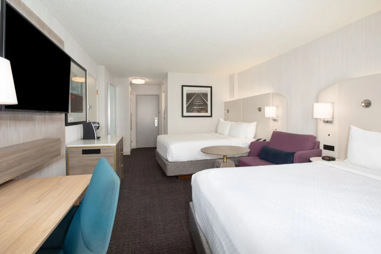 Crowne Plaza Kansas City Downtown by IHG — ภาพห้องพักและบรรยากาศ