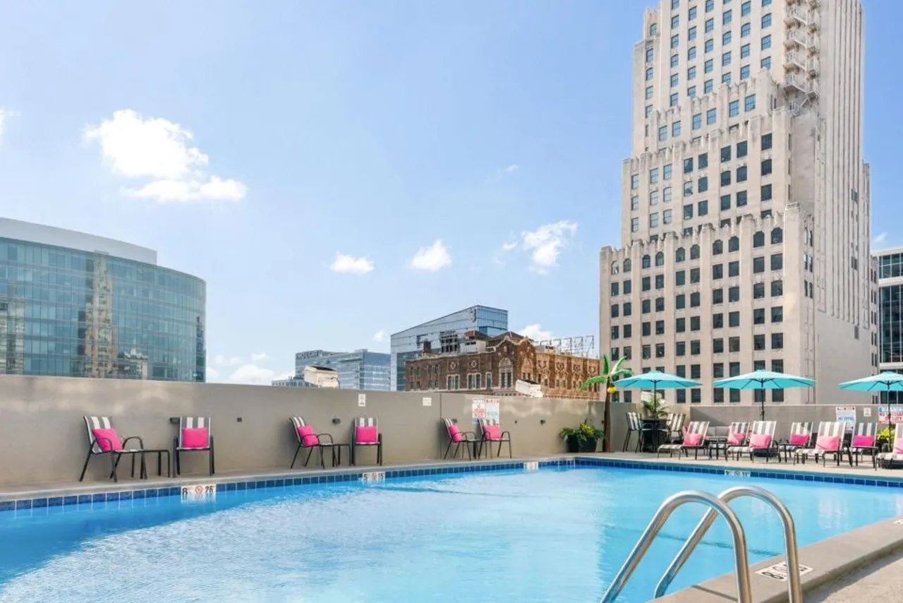 Crowne Plaza Kansas City Downtown by IHG — ภาพห้องพักและบรรยากาศ