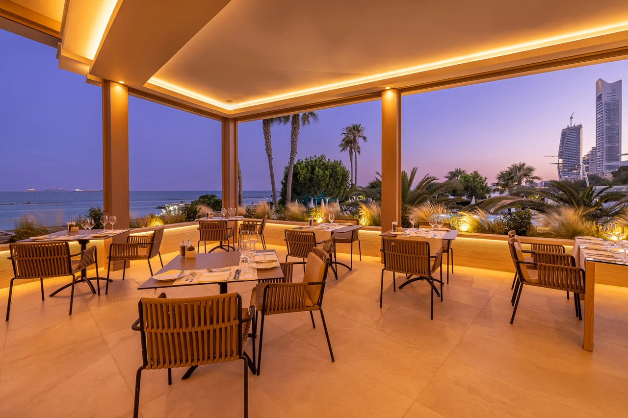 Crowne Plaza Limassol by IHG — ภาพห้องพักและบรรยากาศ