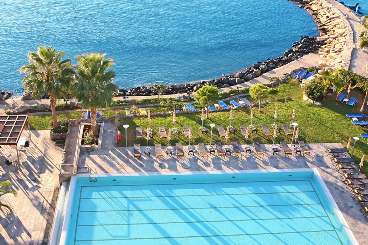 Crowne Plaza Limassol by IHG — ภาพห้องพักและบรรยากาศ