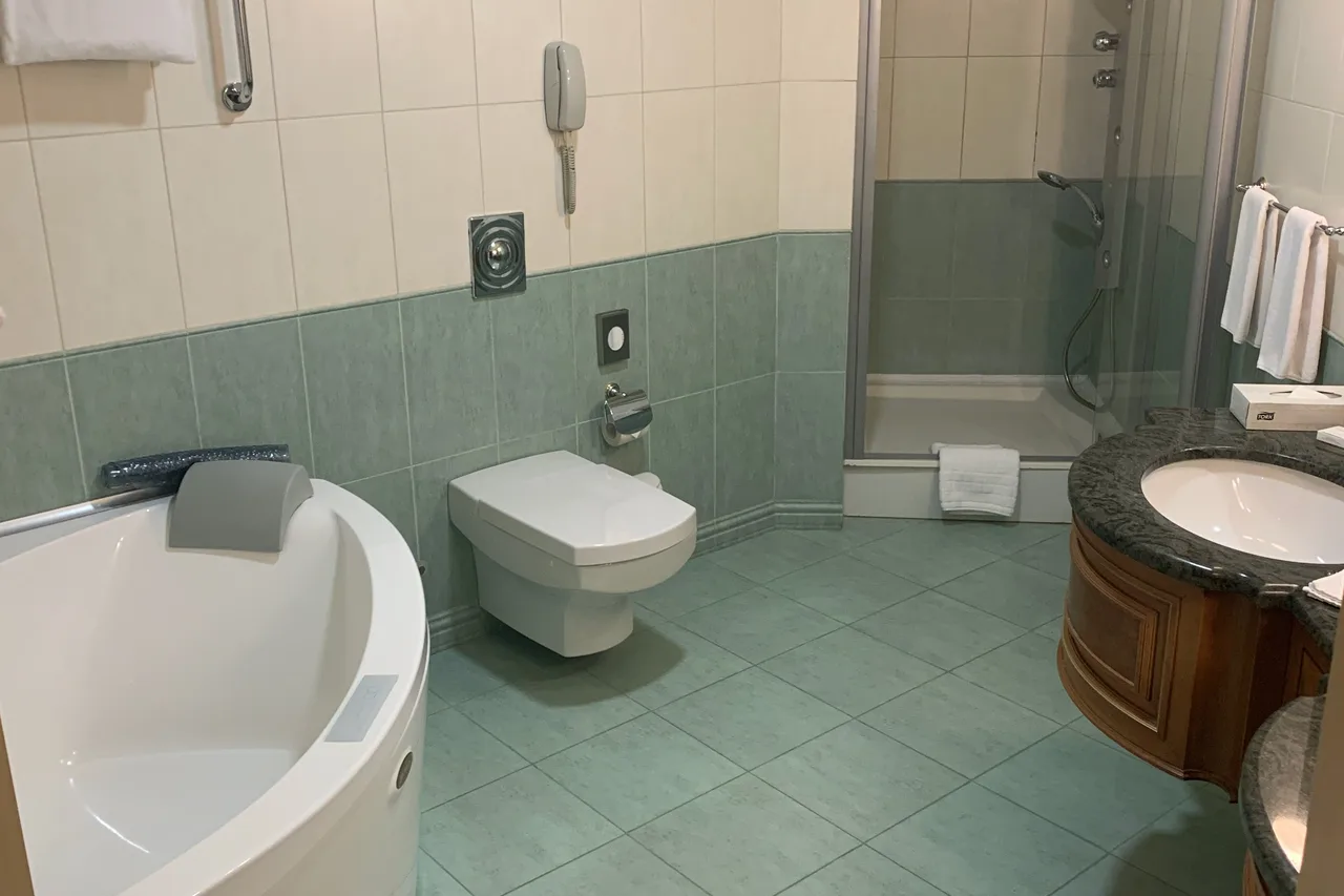 Crowne Plaza Minsk by IHG — rooms and atmosphere
