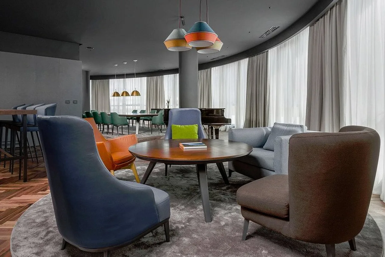 Crowne Plaza Podgorica by IHG (CUE) — ภาพห้องพักและบรรยากาศ