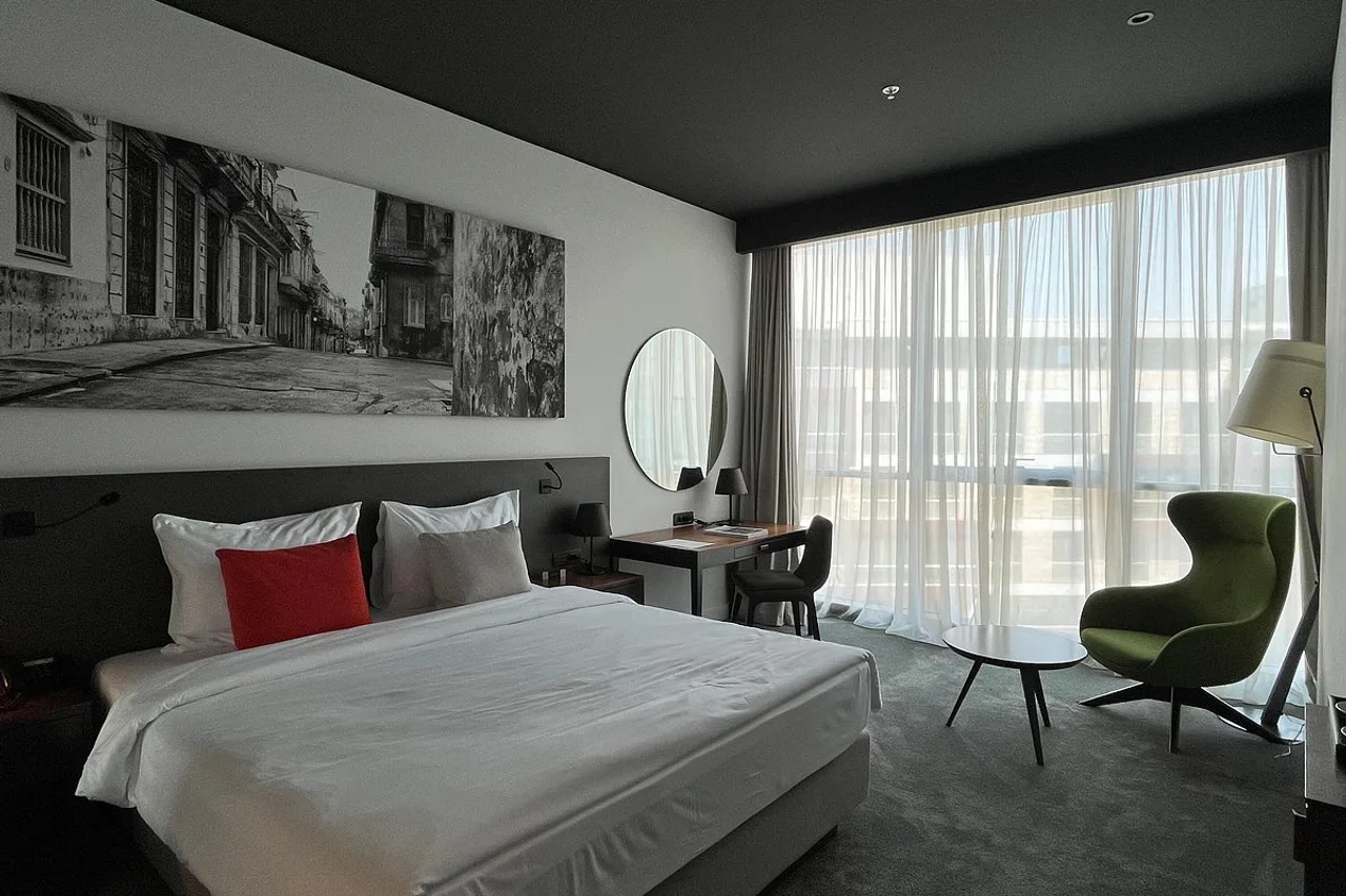 Crowne Plaza Podgorica by IHG (CUE) — ภาพห้องพักและบรรยากาศ
