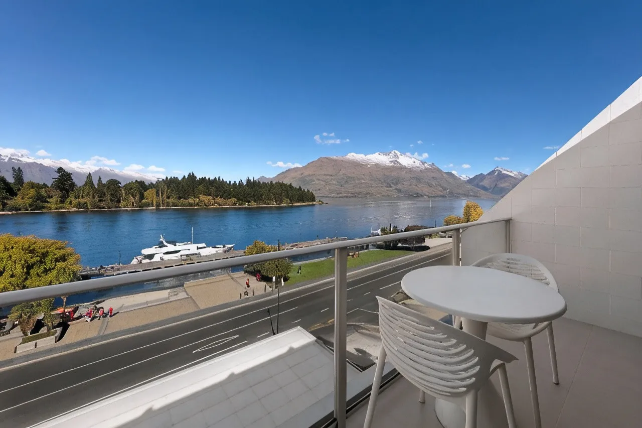 Crowne Plaza Queenstown by IHG — rooms and atmosphere
