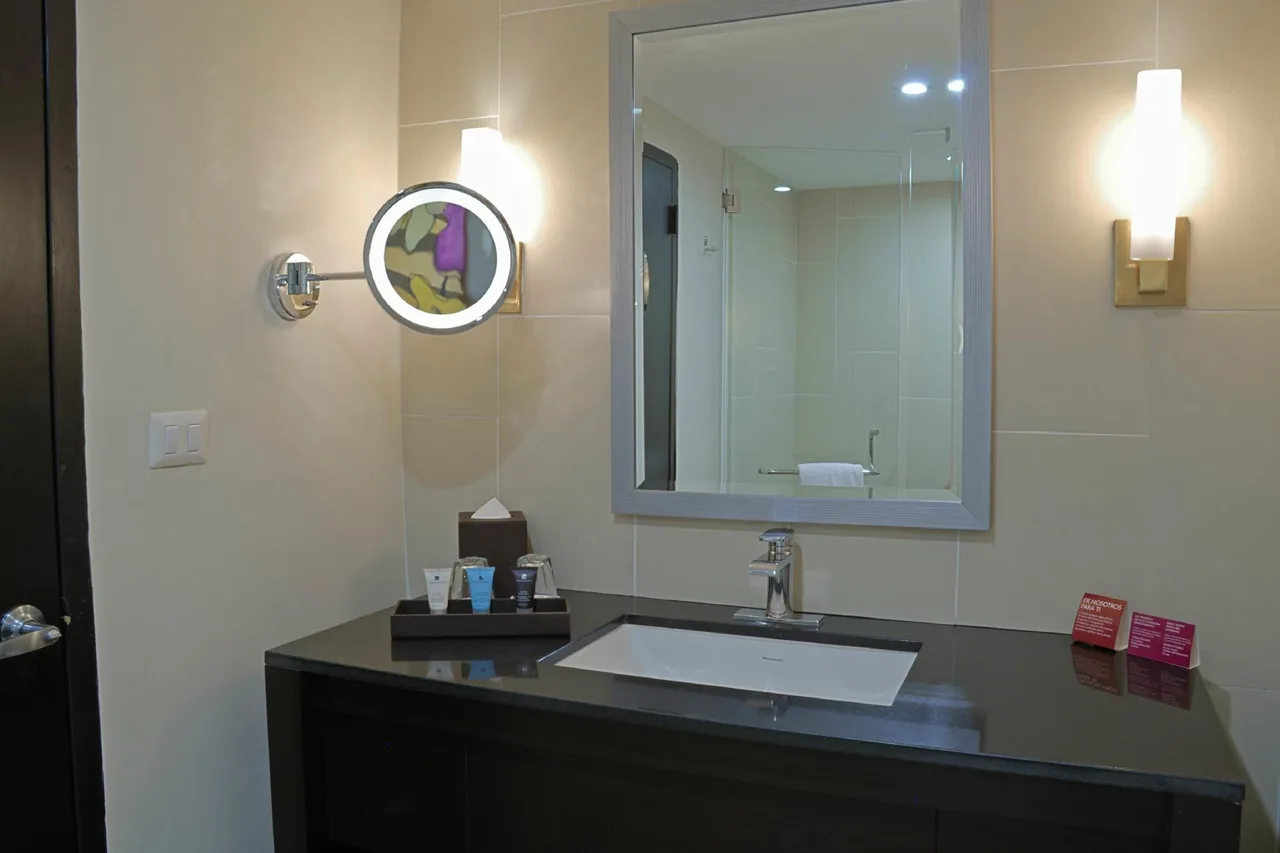 Crowne Plaza San Salvador — ภาพห้องพักและบรรยากาศ