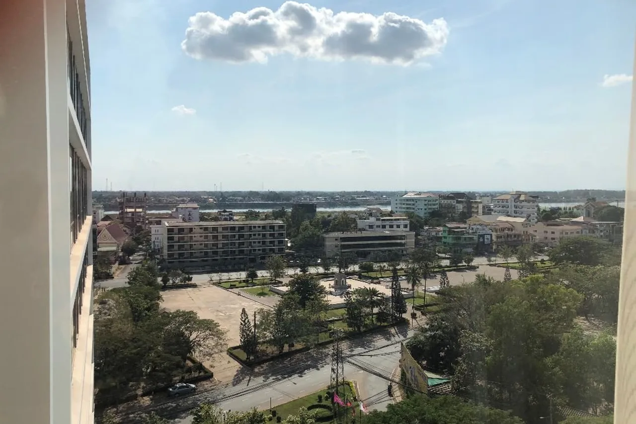 Crowne Plaza Vientiane — rooms and atmosphere