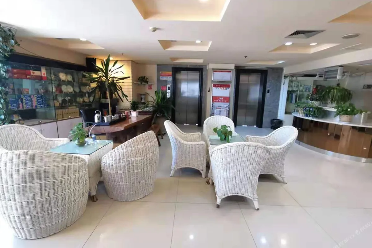 Da Zhen Hotel Kunming — rooms and atmosphere