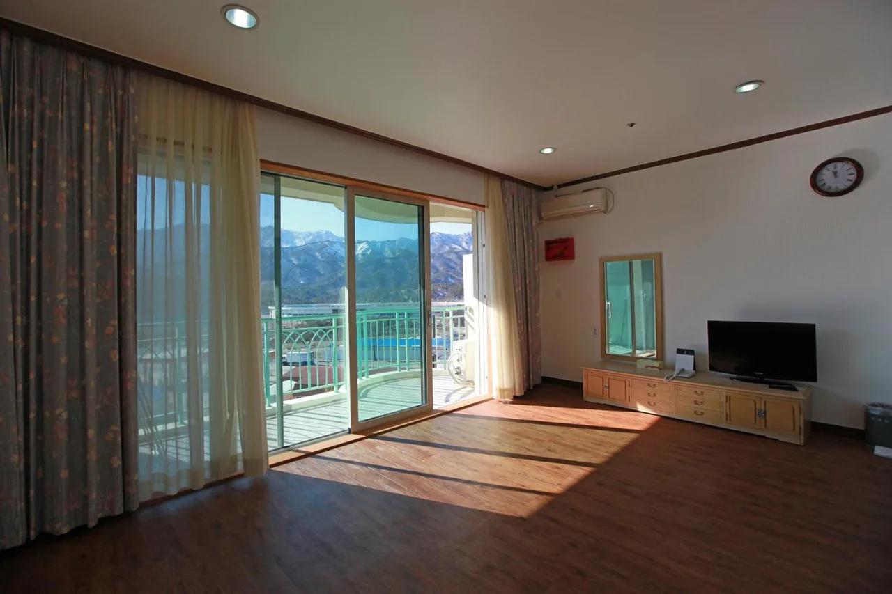 Daemyung Resort Sorak — rooms and atmosphere