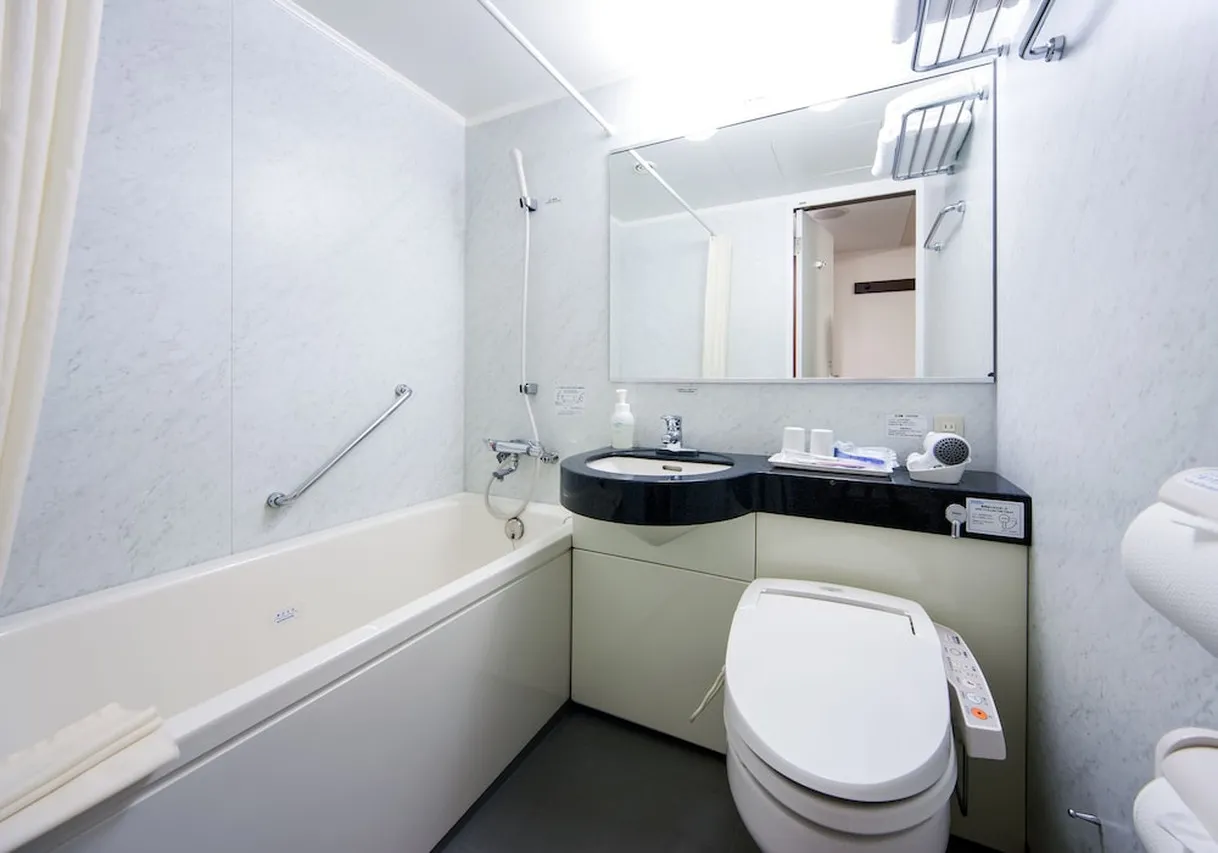 Daiwa Roynet Hotel Kobe-Sannomiya — rooms and atmosphere