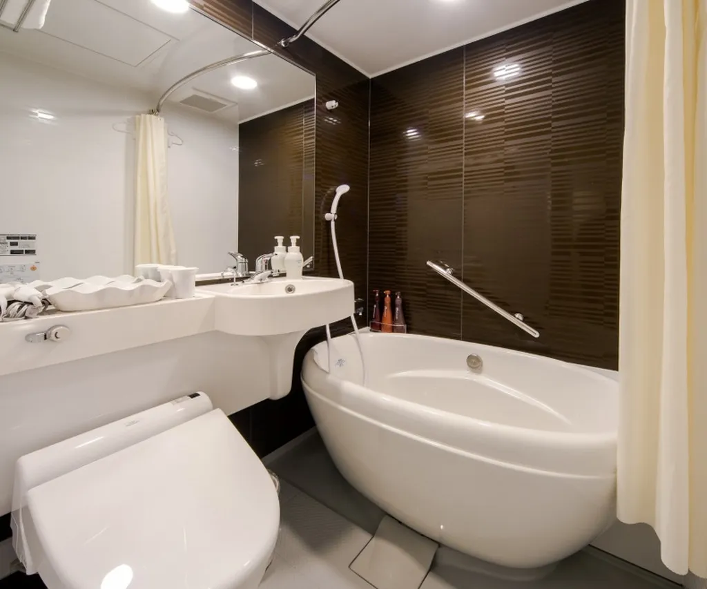 Daiwa Roynet Hotel Nagoya Shinkansenguchi — rooms and atmosphere