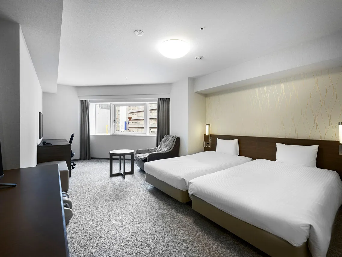 Daiwa Roynet Hotel Yokohama Kannai — rooms and atmosphere