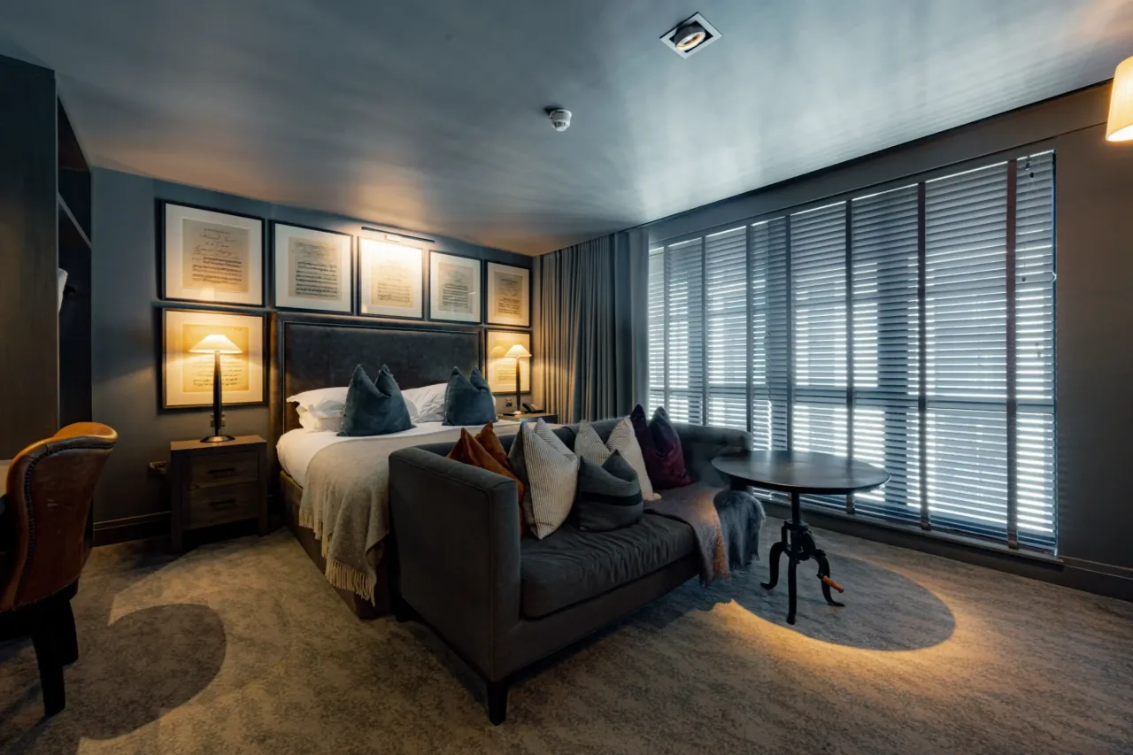 Dakota Glasgow — rooms and atmosphere