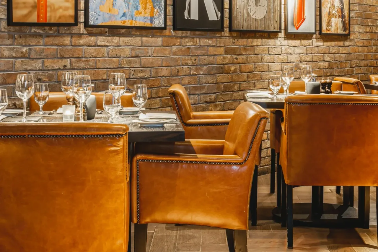 Dakota Glasgow — rooms and atmosphere
