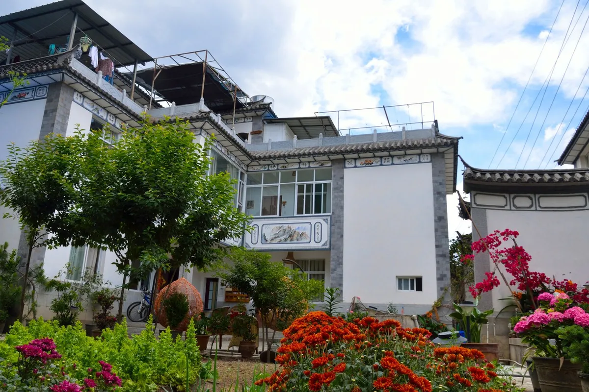 Dali Five Elements Hostel — rooms and atmosphere