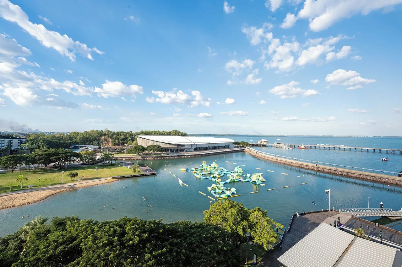 Darwin Waterfront Luxury Suites — rooms and atmosphere