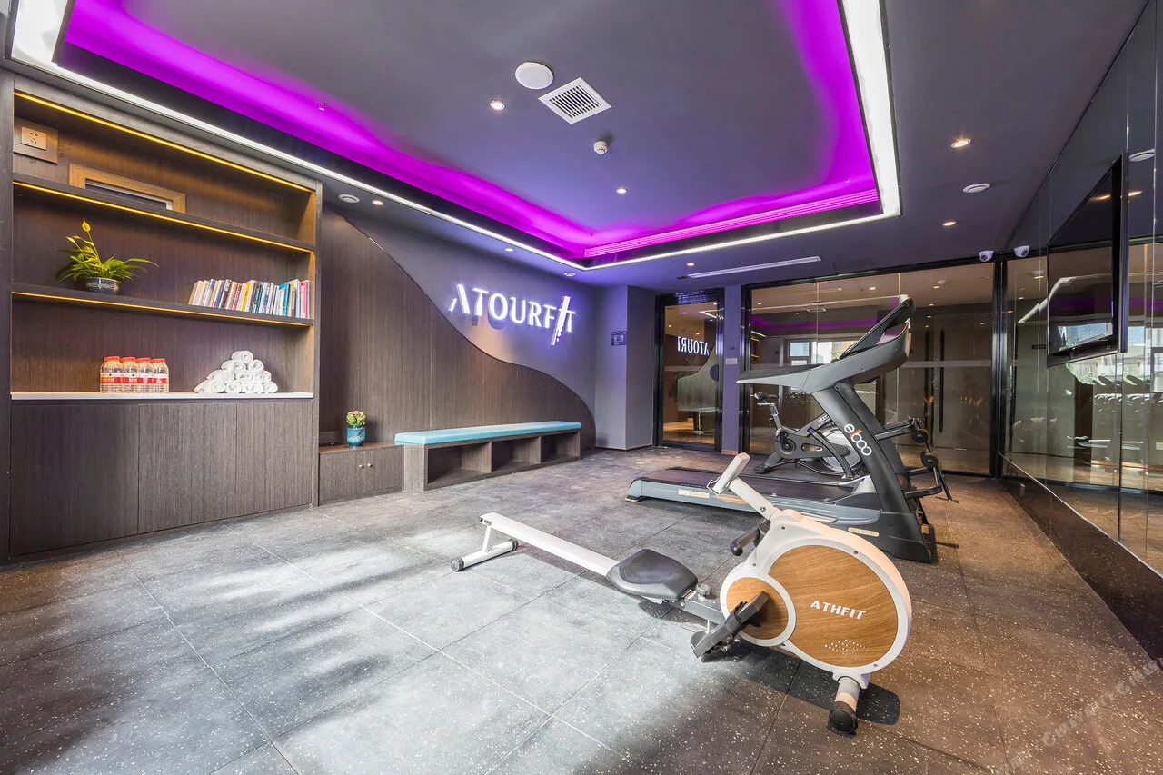 Days Hotel & Suites Luoyang — rooms and atmosphere